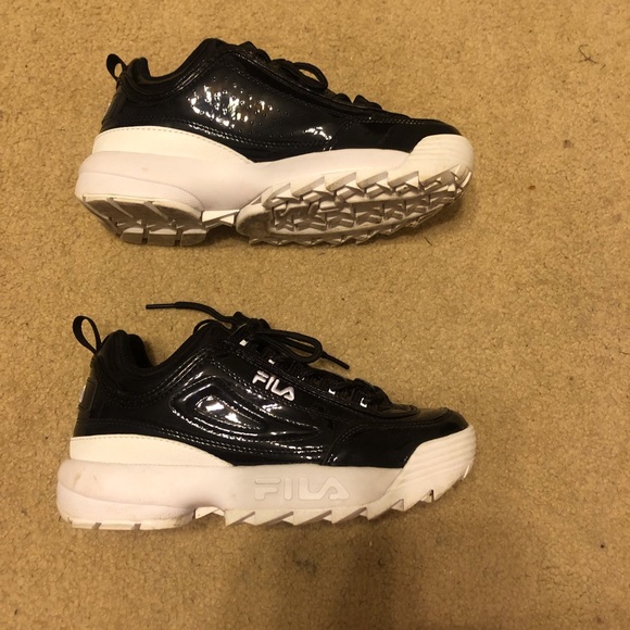 Black size 7 Fila Tennis Shoes - Picture 3 of 3